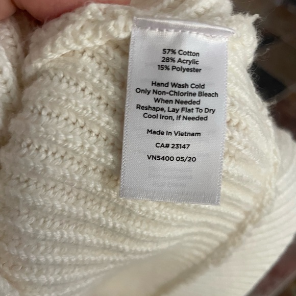 NWOT- Ideal heavy sweater. Never been worn - Picture 9 of 10